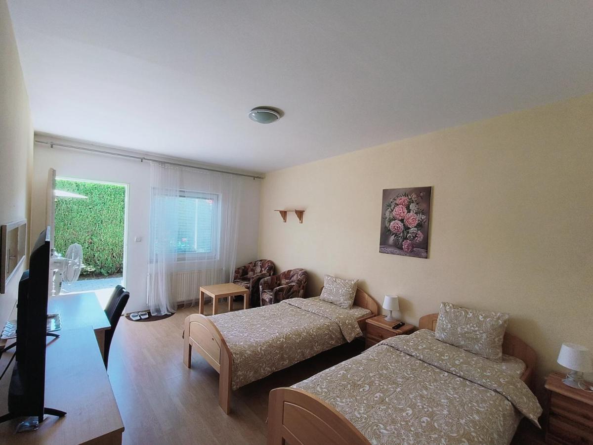 Cozy Room With Garden In Bratislava Eksteriør billede