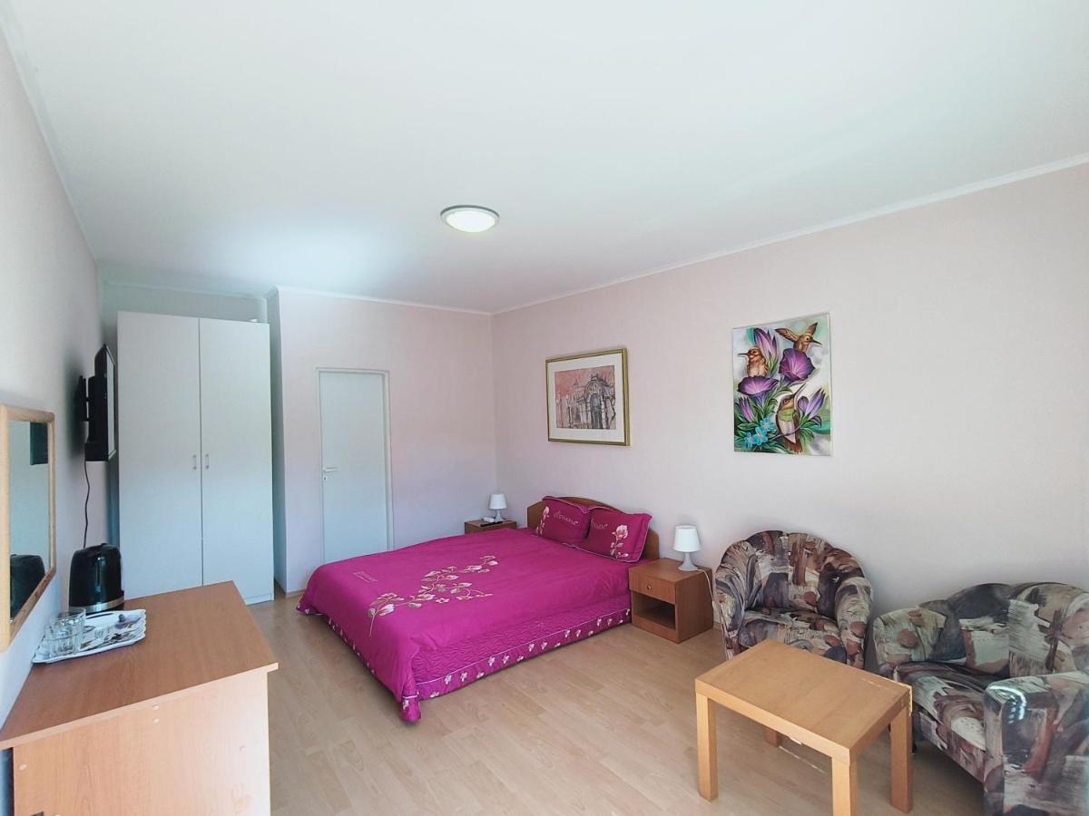 Cozy Room With Garden In Bratislava Eksteriør billede