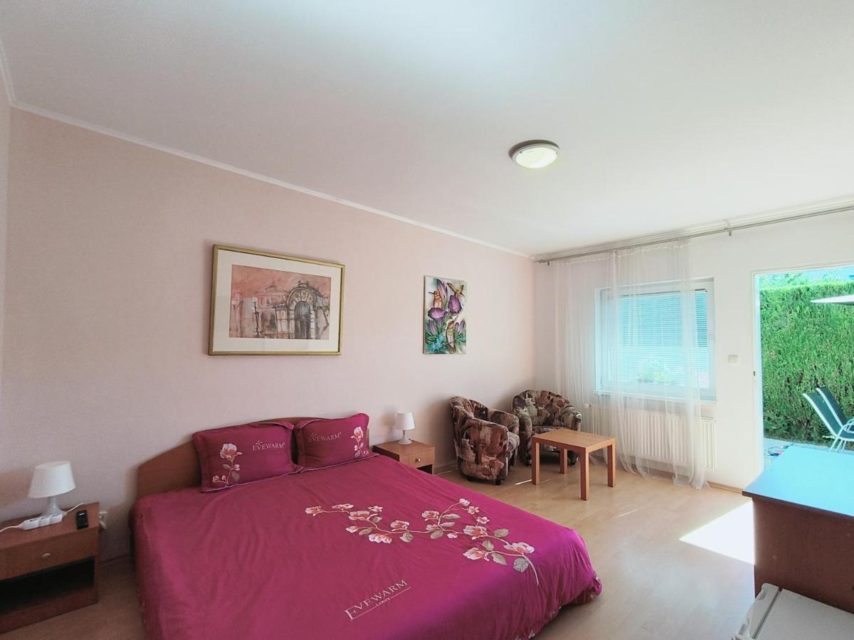 Cozy Room With Garden In Bratislava Eksteriør billede