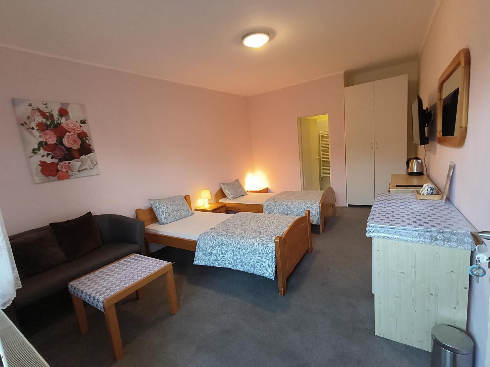 Cozy Room With Garden In Bratislava Eksteriør billede