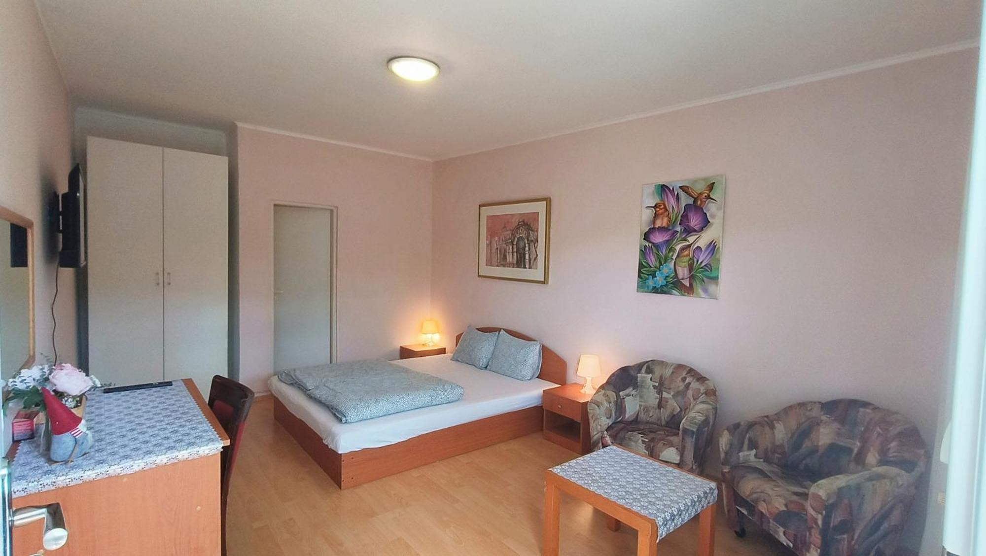 Cozy Room With Garden In Bratislava Eksteriør billede